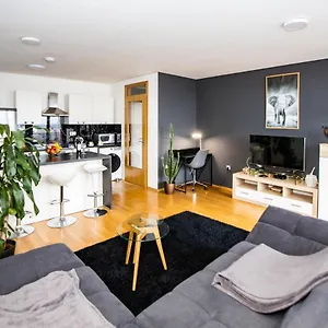Hermes & 2 Free Garage Secured Parkings Apartment Laibach